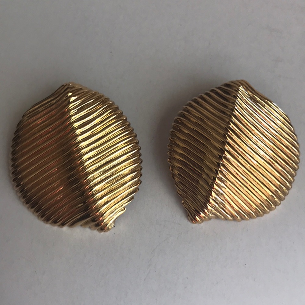 Vintage gold super large ribbed earrings